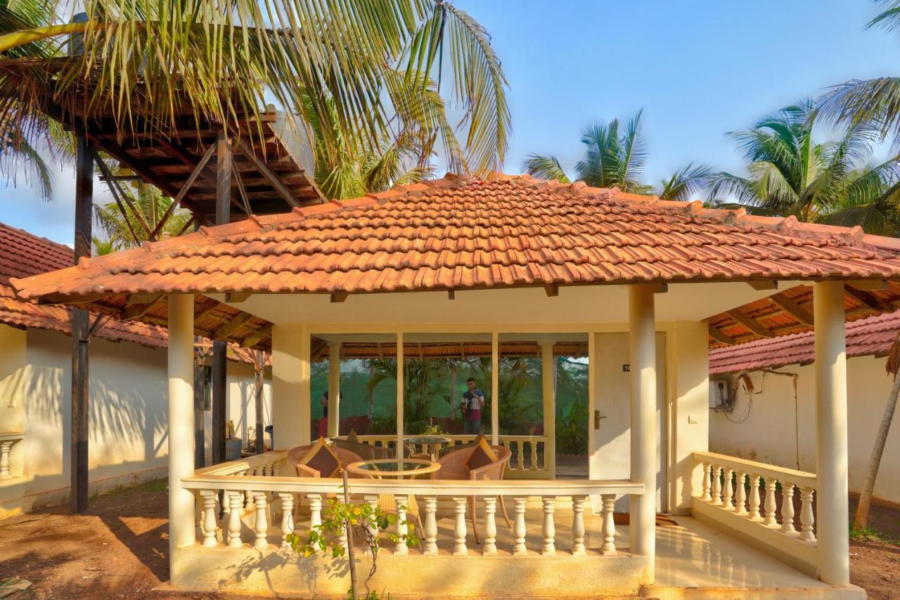 Morjim Holiday Beach Resort Exterior foto